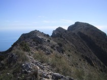 Det siste stykket til toppen går stien på stein. Her nærmer man seg selveste La Concha..